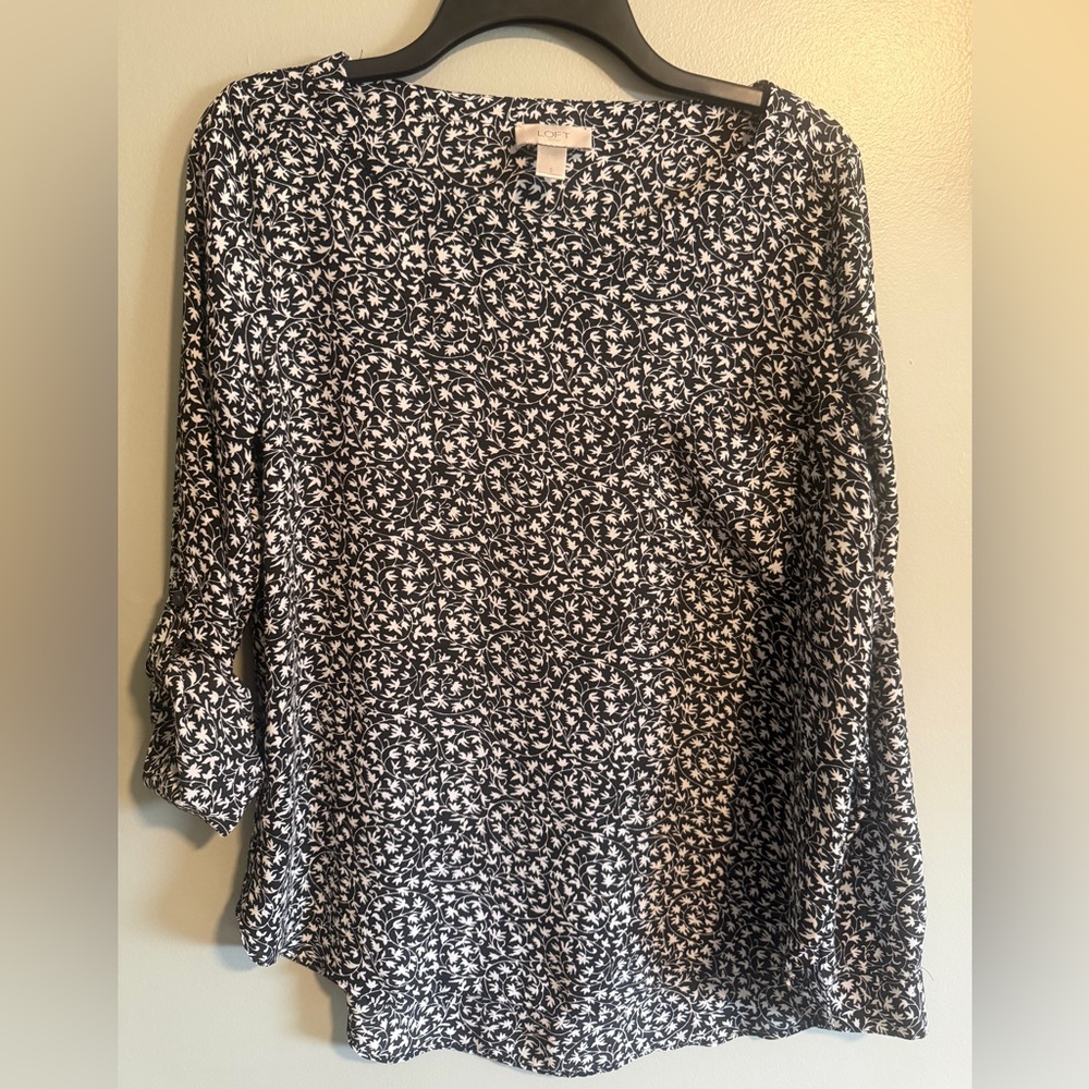 LOFT Black and White Floral Long roll tab sleeve Blouse size small